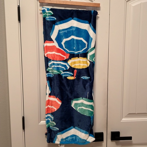 🆕 Tommy Bahama Ultra Soft Plush Throw w/Umbrellas - NWT - Picture 2 of 7